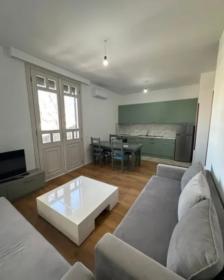 Tirane, jap me qera apartament Kati 2, 65 m² 35.000 € (Kombinat)