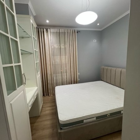 Tirane, jepet me qera apartament 2+1 Kati 3, 77 m² 650 € (Golden Park)