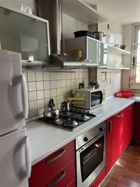 Tirane, jepet me qera apartament 1+1 Kati 2, 70 m² 1.000 € (QENDER)