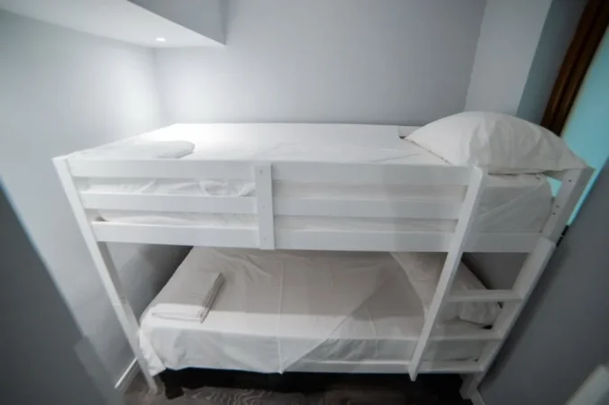 Tirane, jepet me qera apartament 2+1 Kati 1, 80 m² 600 € (Frosina plaku)