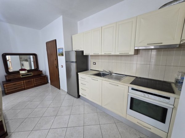 Tirane, jepet me qera apartament 2+1+Aneks+Ballkon Kati 5, 115 m² 500 € (astir)