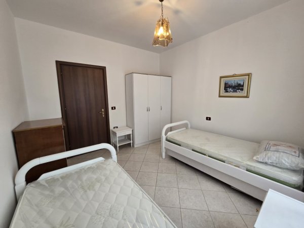 Tirane, jepet me qera apartament 2+1+Aneks+Ballkon Kati 5, 115 m² 500 € (astir)