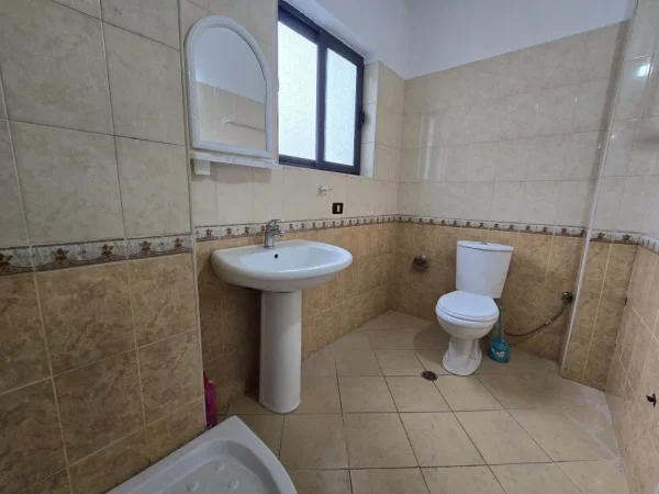Tirane, jepet me qera apartament 2+1+Aneks+Ballkon Kati 5, 115 m² 500 € (astir)