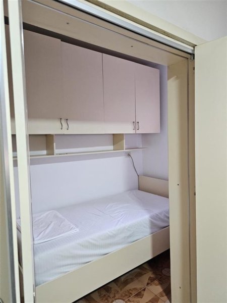 Tirane, jepet me qera apartament 2+1 Kati 5, 70 m² 500 € (Myslym Shyr)