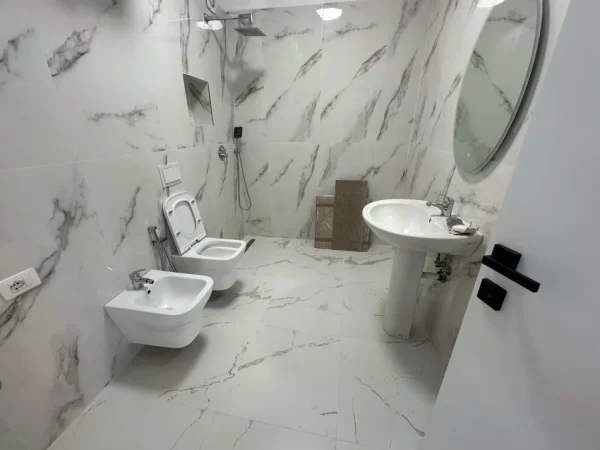 Tirane, jepet me qera apartament 1+1+Aneks+Ballkon Kati 5, 67 m² 480 € (rruga 5 maji)