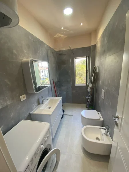 Tirane, jepet me qera apartament 1+1+Aneks+Ballkon Kati 3, 74 m² 580 € (rruga e dibres)