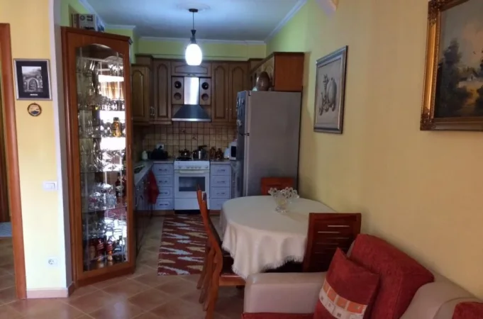 Tirane, jepet me qera apartament 2+1+Ballkon Kati 11, 70 m² 500 € (rruga Asim Vokshi prane Spak dhe Arkives se Shtetit)