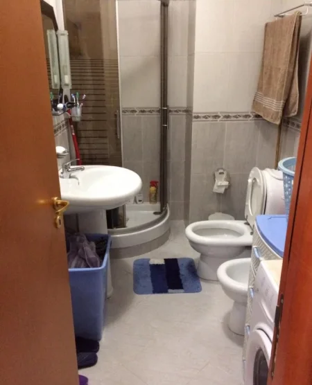 Tirane, jepet me qera apartament 2+1+Ballkon Kati 11, 70 m² 500 € (rruga Asim Vokshi prane Spak dhe Arkives se Shtetit)
