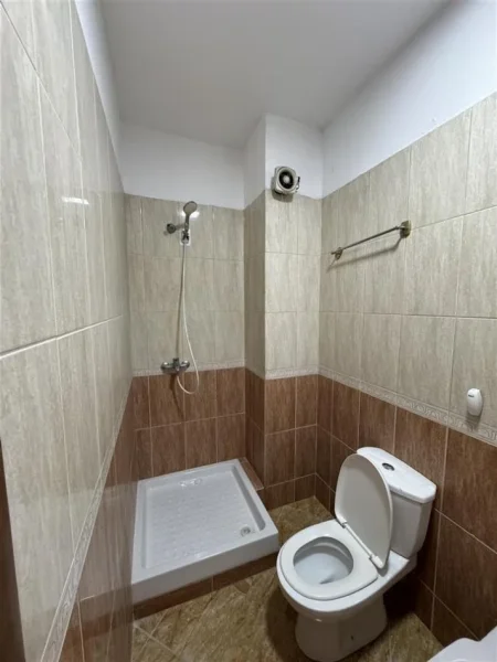 Tirane, jepet me qera apartament 1+1+Ballkon Kati 6, 65 m² 450 € (rruga Teodor Keko)