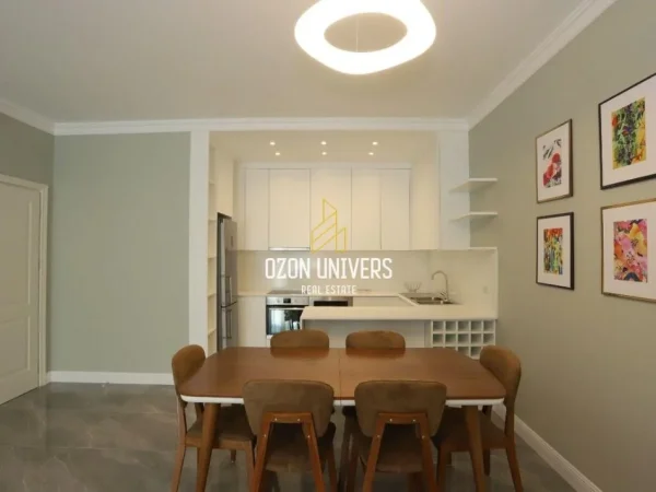 Tirane, jepet me qera apartament 2+1+Ballkon Kati 1, 129 m² 1.400 € (Rezidencë në TEG)