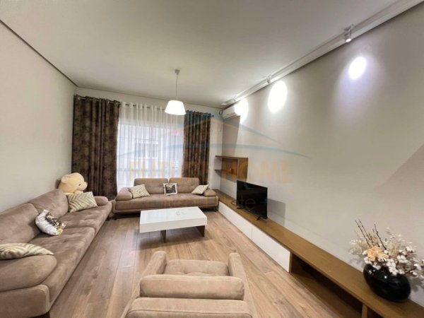 Tirane, shitet apartament 1+1+Aneks+Ballkon Kati 5, 82 m² 165.000 € (Kopshti Botanik)