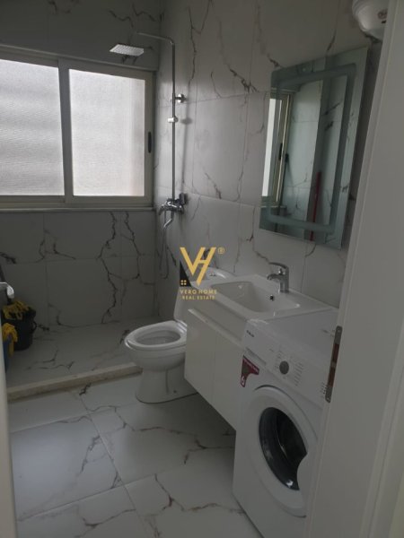 Tirane, jepet me qera apartament 1+1+Ballkon Kati 3, 70 m² 470 € (ISH FUSHA E AVIACIONIT)