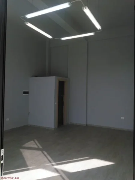 Tirane, jepet me qera apartament 2+1+Aneks+Ballkon Kati 7, 105 m² 1.000 € (Rruga e Kavajes)