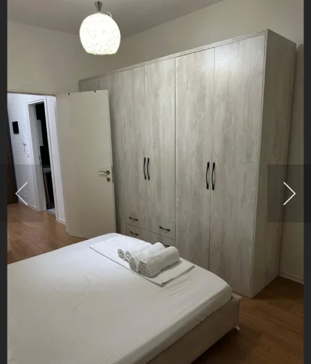 Tirane, jepet me qera apartament 1+1 Kati 4, 65 m² 500 € (Brryli)