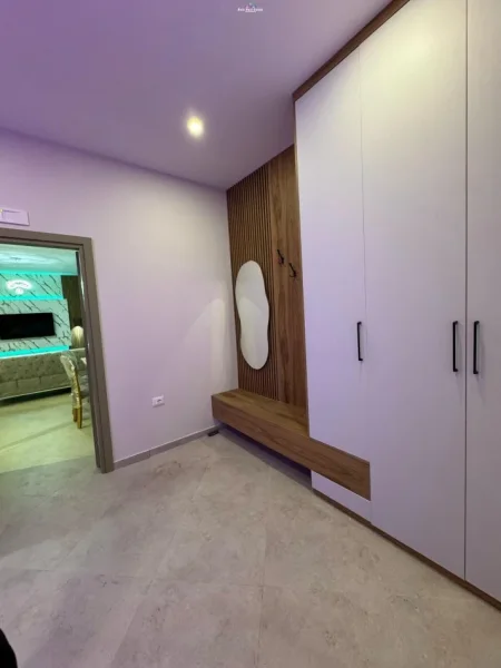 Tirane, jepet me qera Vile 2 Katshe Kati 1, 200 m² 1.500 € (tegu)