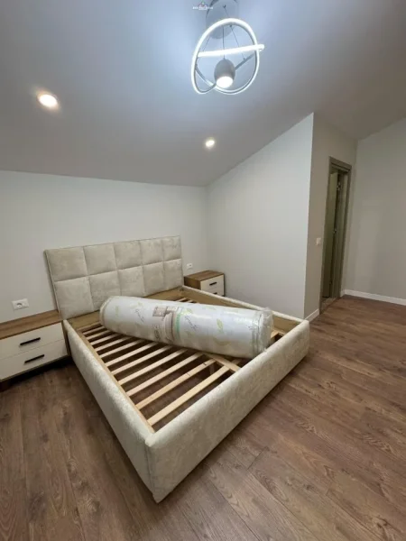 Tirane, jepet me qera Vile 2 Katshe Kati 1, 200 m² 1.500 € (tegu)
