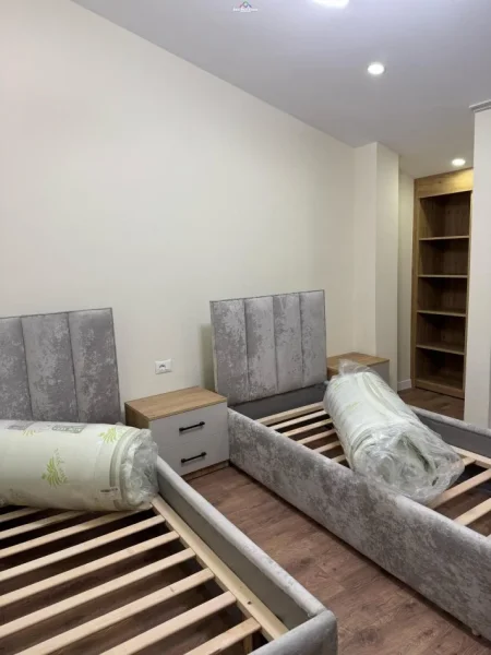 Tirane, jepet me qera Vile 2 Katshe Kati 1, 200 m² 1.500 € (tegu)