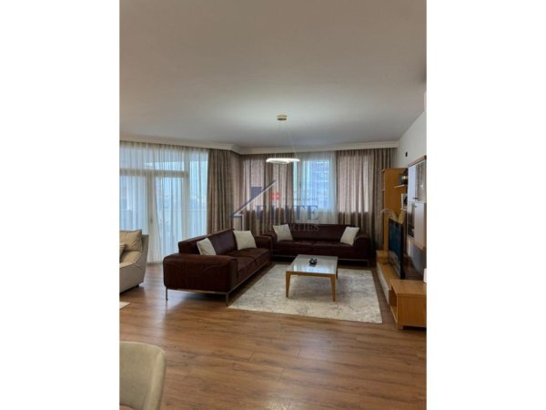 Tirane, jepet me qera apartament 3+1+Ballkon Kati 5, 220 m² 1.500 € (Komuna e Parisit)