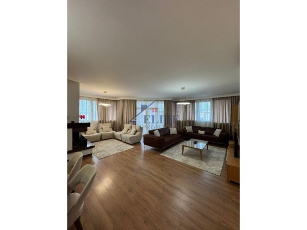 Tirane, jepet me qera apartament 3+1+Ballkon Kati 5, 220 m² 1.500 € (Komuna e Parisit)