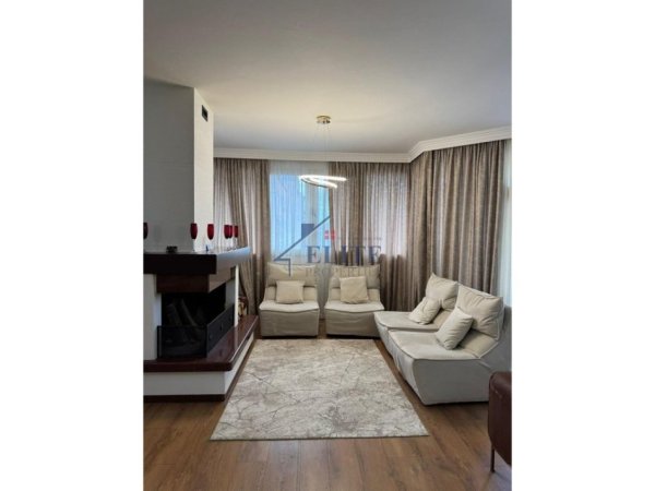 Tirane, jepet me qera apartament 3+1+Ballkon Kati 5, 220 m² 1.500 € (Komuna e Parisit)