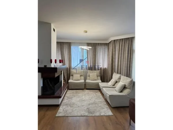 Tirane, jepet me qera apartament 3+1+Ballkon Kati 5, 220 m² 1.500 € (Komuna e Parisit)