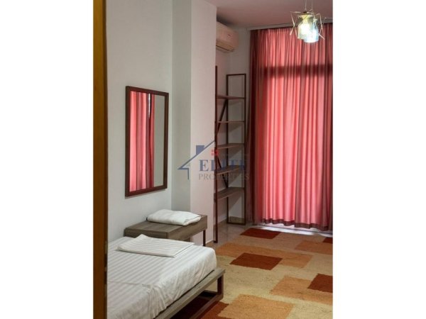 Tirane, jepet me qera apartament 3+1+Ballkon Kati 5, 220 m² 1.500 € (Komuna e Parisit)