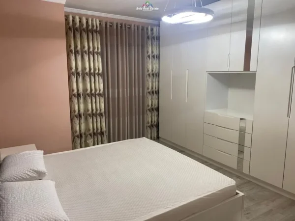 Tirane, jepet me qera apartament 2+1 Kati 6, 102 m² 700 € (golden park)