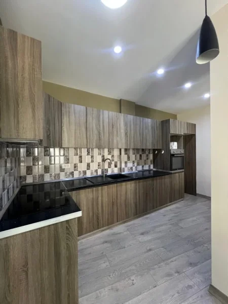 Tirane, shes apartament 2+1+Ballkon Kati 6, 113 m² 135.000 € (Astir)