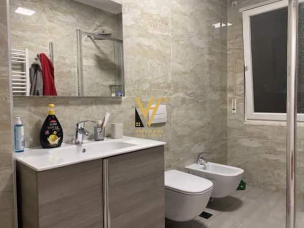 Tirane, jepet me qera apartament 2+1+Ballkon Kati 6, 102 m² 700 € (YZBERISHT)