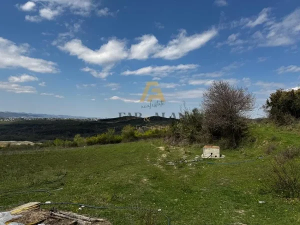 Tirane, shitet toke , 9.000 m² 900.000 € (GURRE E MADHE)