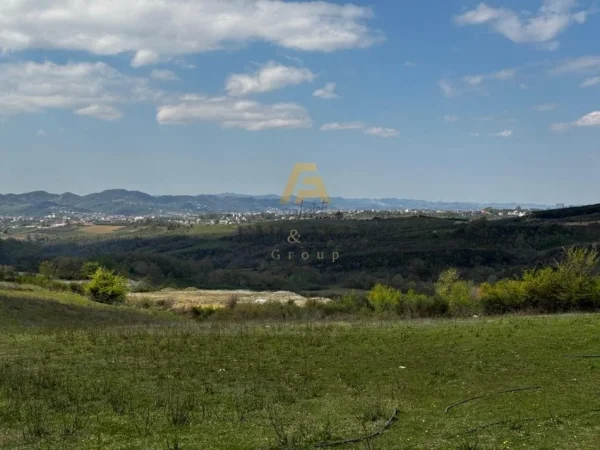 Tirane, shitet toke , 9.000 m² 900.000 € (GURRE E MADHE)