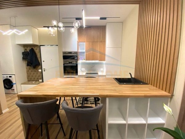 Tirane, jepet me qera apartament 1+1+Ballkon Kati 5, 70 m² 800 € (Kompleksi SQUARE 21)