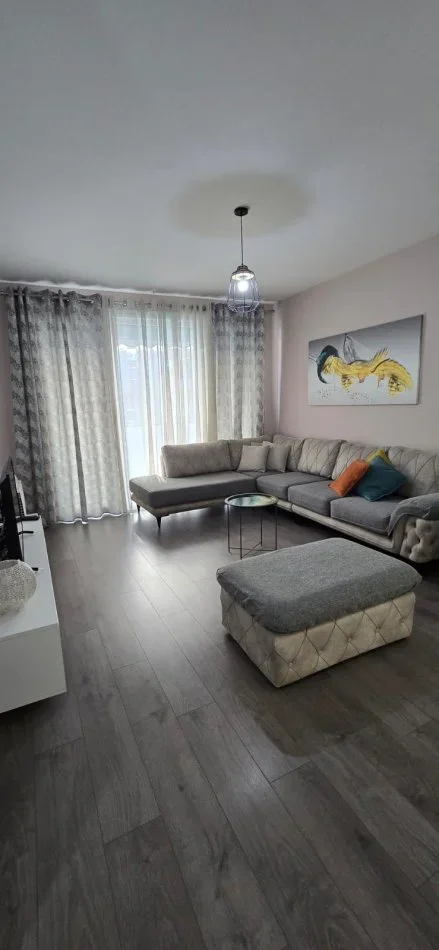Tirane, jepet me qera apartament 1+1+Ballkon Kati 6, 70 m² 550 € (don bosko)