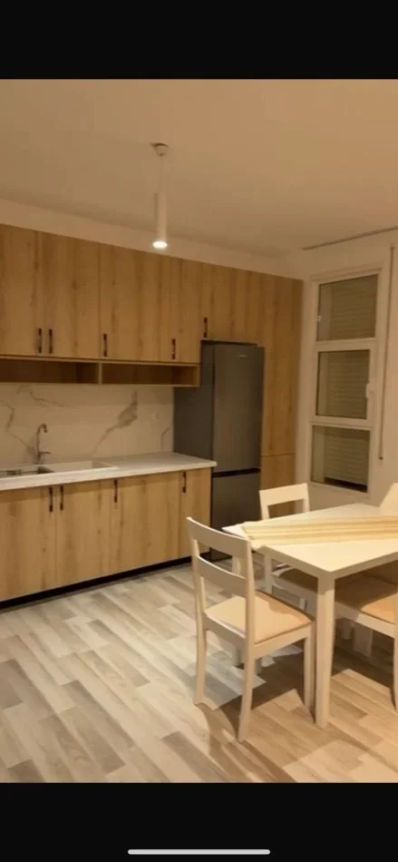 Tirane, jepet me qera apartament 1+1 Kati 2, 81 m² 350 € (Jepet me Qera Super Apartamenti 1+1 ne Fresk)