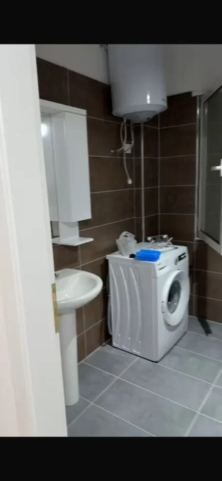 Tirane, jepet me qera apartament 1+1 Kati 2, 81 m² 350 € (Jepet me Qera Super Apartamenti 1+1 ne Fresk)