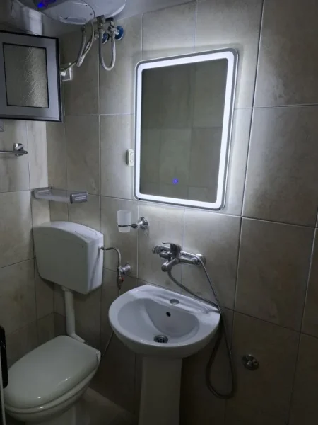 Tirane, jepet me qera garsonier 1+1 Kati 1, 30 m² 350 € (21 Dhjetori)