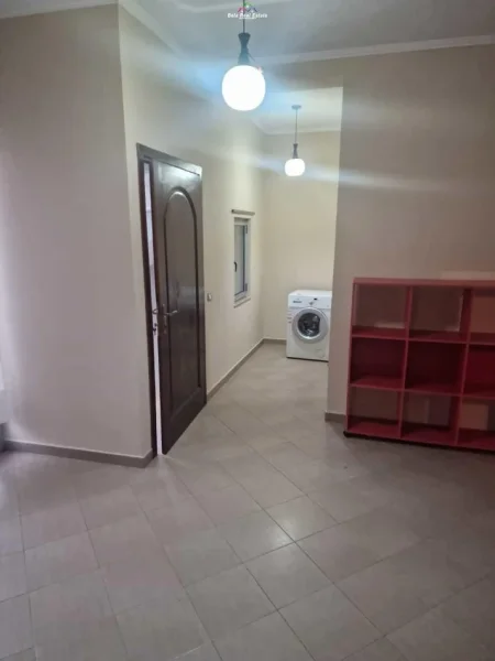 Tirane, jepet me qera Vile 2+1 Kati 3, 150 m² 500 € (brryli)