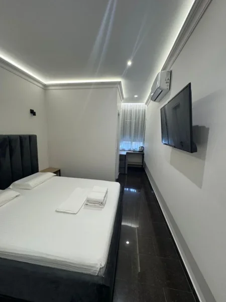 Tirane, jepet me qera apartament 1+1 Kati 3, 45 m² 350 € (stacioni trenit)