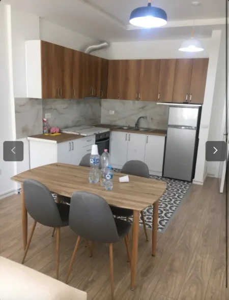 Tirane, shitet apartament 1+1+Ballkon Kati 4, 72 m² 142.000 € (Rruga kroit)
