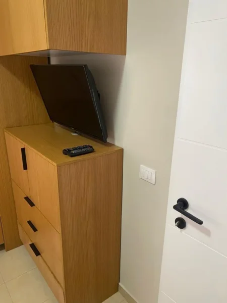 Tirane, jepet me qera apartament 1+1+Ballkon Kati 5, 66 m² 500 € (Fusha Aviacionit)
