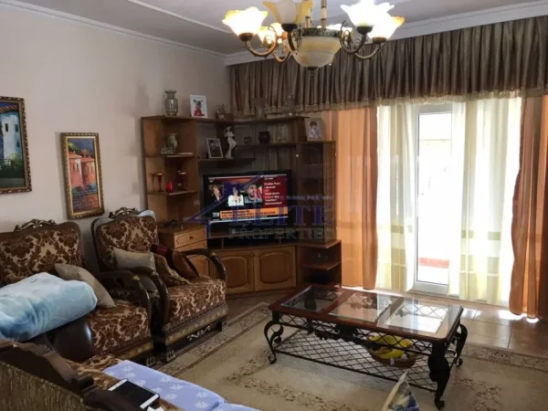 Tirane, shitet apartament 3+1+Ballkon Kati 7, 164 m² 327.600 € (Komuna e Parisit)