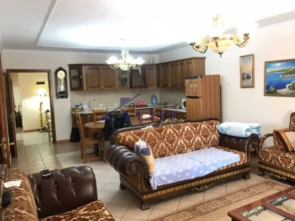 Tirane, shitet apartament 3+1+Ballkon Kati 7, 164 m² 327.600 € (Komuna e Parisit)