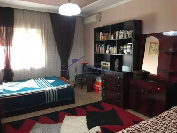 Tirane, shitet apartament 3+1+Ballkon Kati 7, 164 m² 327.600 € (Komuna e Parisit)