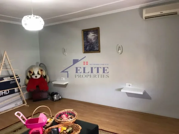 Tirane, shitet apartament 3+1+Ballkon Kati 7, 164 m² 327.600 € (Komuna e Parisit)