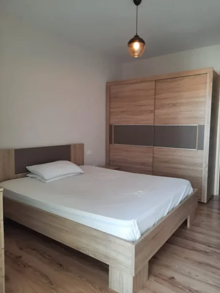 Tirane, jepet me qera apartament 1+1+Ballkon Kati 2, 65 m² 500 € (Rruga pjeter budi)