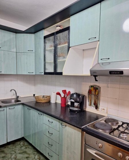 Tirane, jap me qera apartament 2+1 Kati 4, 87 m² 500 € (Ekspozita)