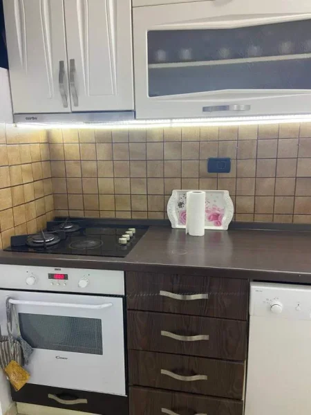 Tirane, jepet me qera apartament 2+1+Aneks+Ballkon , 80 m² 500 € (Perballe Harry fultz)