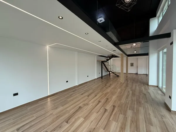 Tirane, jepet me qera ambjent biznesi Kati 0, 310 m² 2.000 € (Liqeni i Thate)
