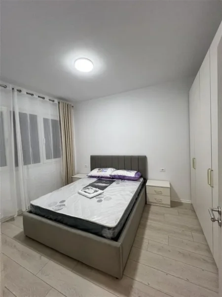 Tirane, jepet me qera apartament 2+1+Ballkon Kati 9, 100 m² 600 € (Ish fusha e aviacionit)
