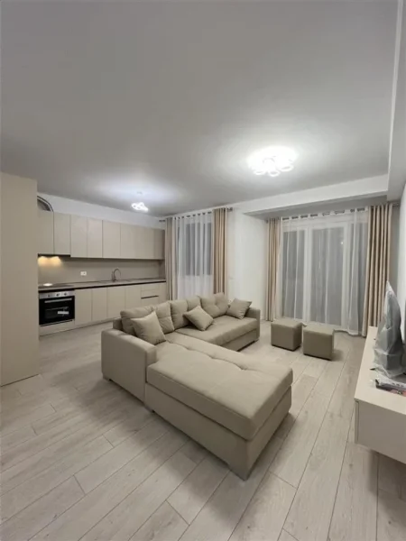 Tirane, jepet me qera apartament 2+1+Ballkon Kati 9, 100 m² 600 € (Ish fusha e aviacionit)